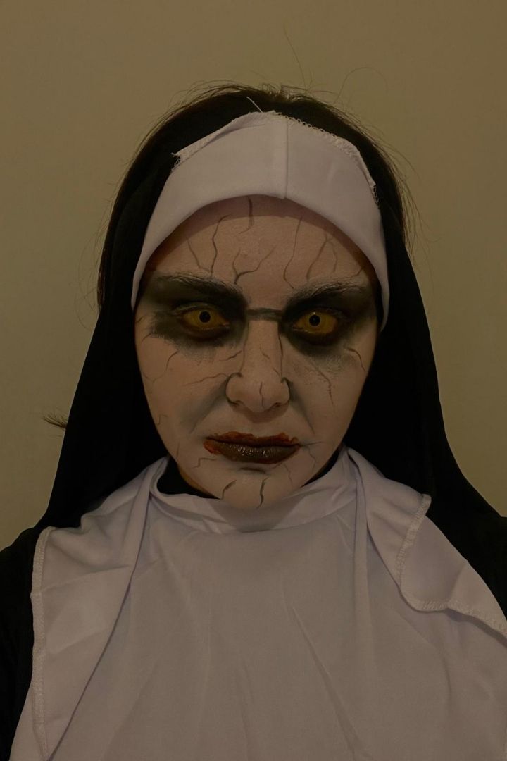 Immagine estetica per il trucco di halloween di una suora